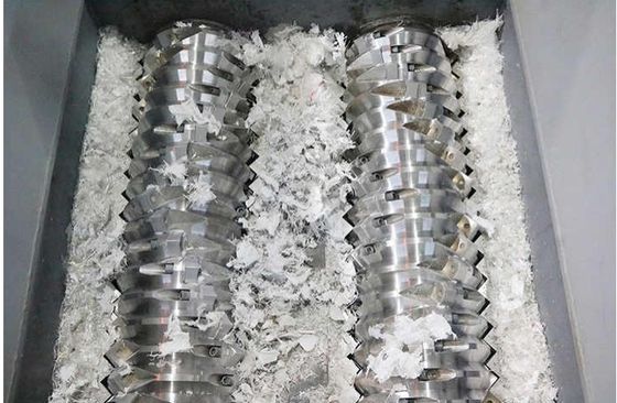 Macchine per la frantumazione di bottiglie di plastica PET a doppio asse multiuso / frantumazioni per il riciclaggio dei rifiuti