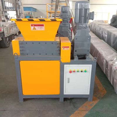 110-130 kg/h Macchina di frantumazione di gomma Macchina di triturazione di pneumatici per pallet di legno