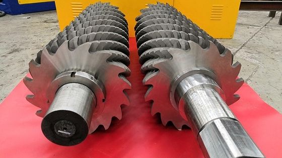 Macchina di triturazione per riciclaggio di plastica CE, Macchina di frantumazione di pneumatici metallici, palette di legno, rifiuti di carta